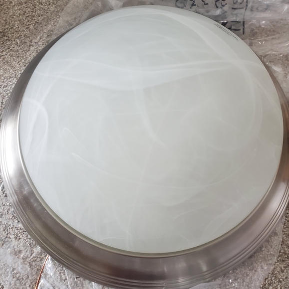 FLUSH MOUNT LIGHT FIXTURE - Picture 1 of 5